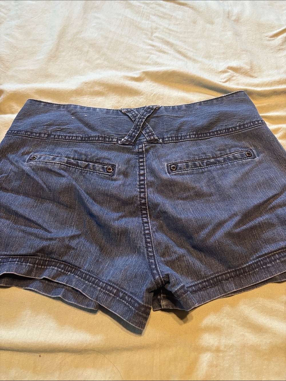 Guess Jean shorts - Picture 4 of 4